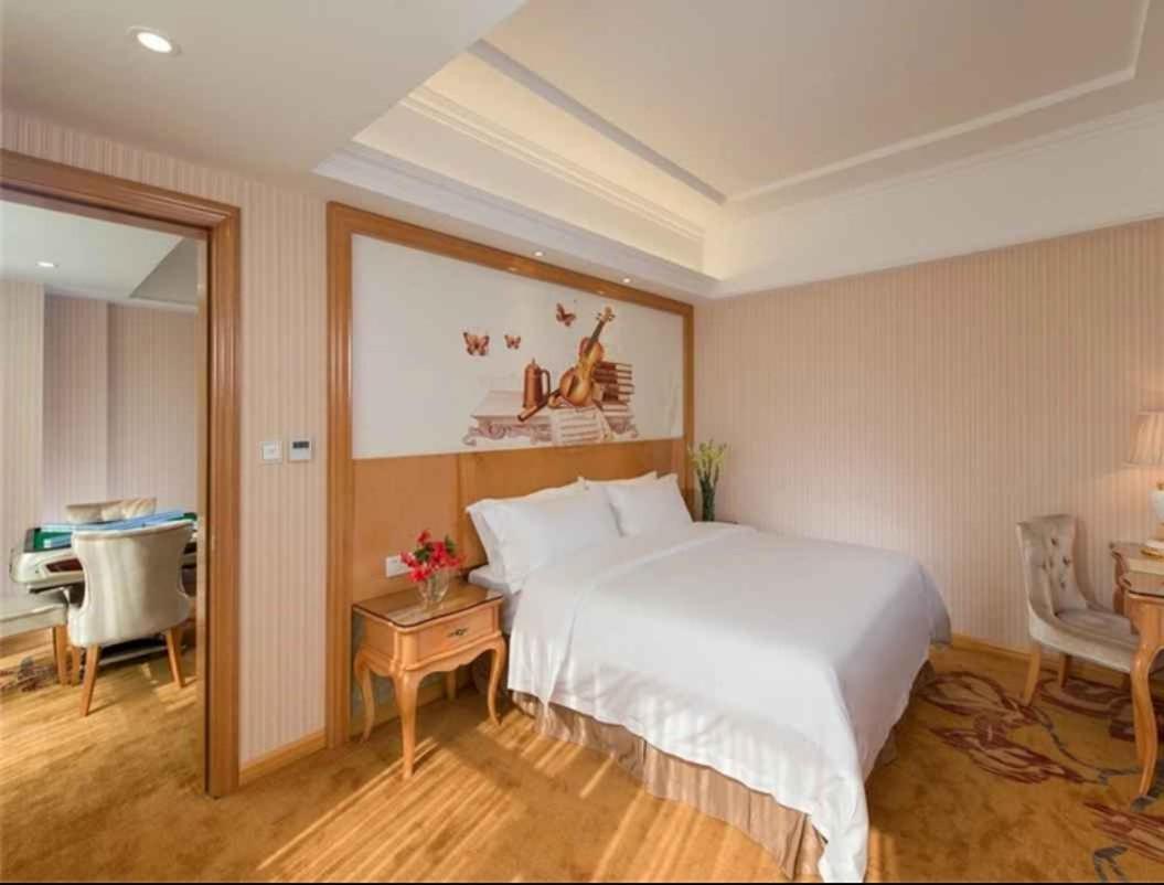 Vienna Hotel Shenzhen Baoneng City Plaza Exterior foto